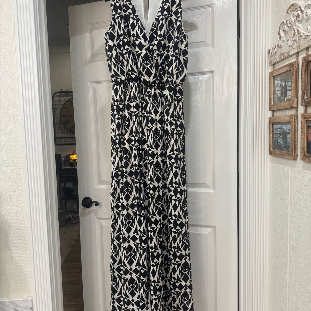 Elegant Black and White Geometric Dress